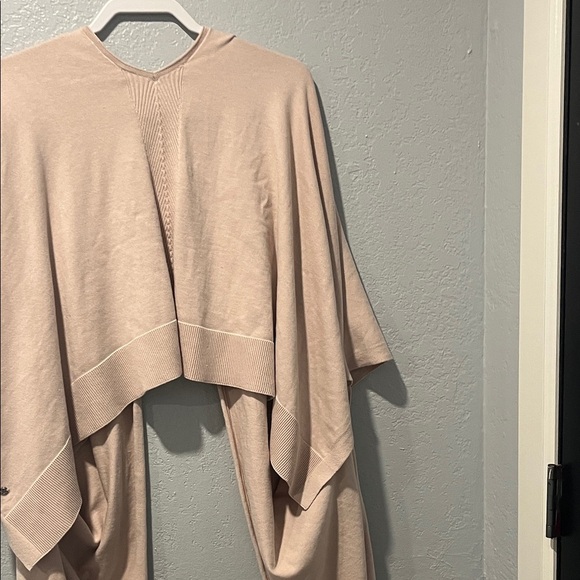 Lululemon Athletica Light Pink Poncho - Picture 4 of 5